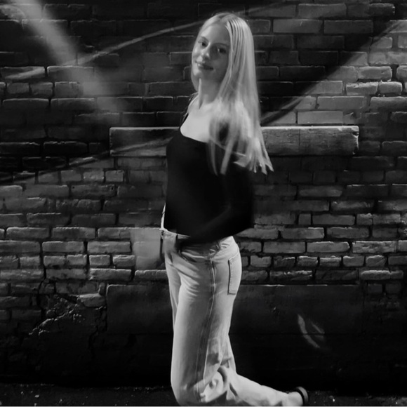 Meet your Posher, Brenna - Picture 1 of 1